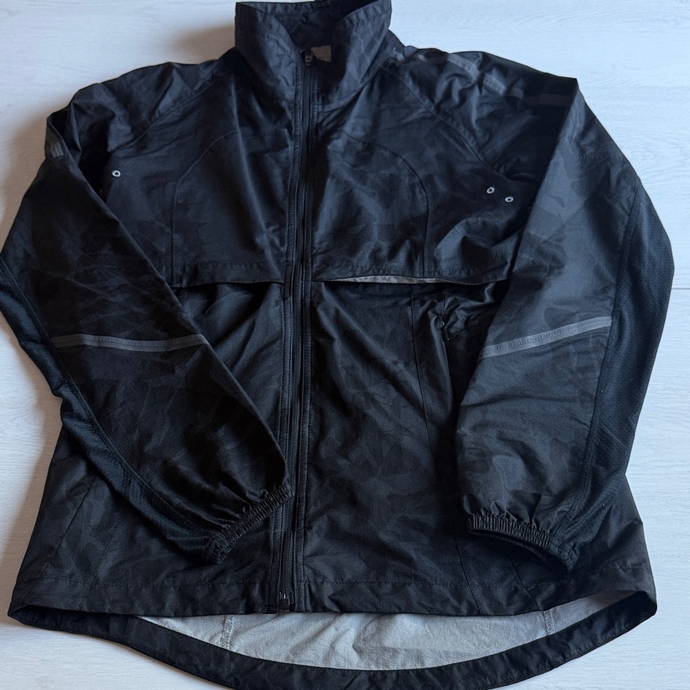 lululemon athletica Black with Hawaiian print Windbreaker Jacket Fits like 8